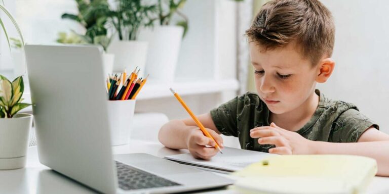 Laptops für die Schule – Diese Modelle sind für Schulkids geeignet